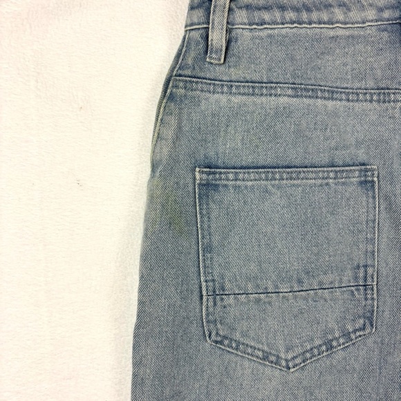 GeeGee Light Wash High Waist Distressed Tapered “Mom” Ankle Baggy Jean Size M - Picture 9 of 15